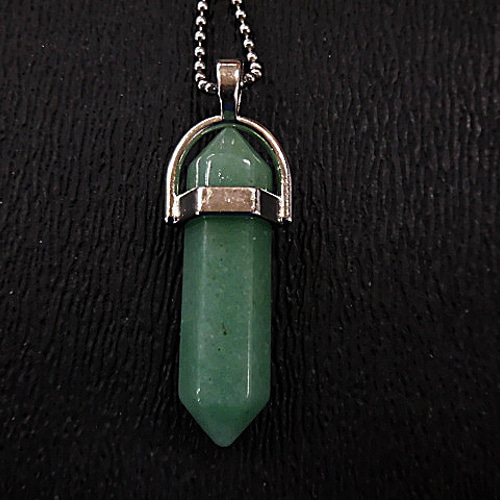 ペンダント　ネズミとおさる彫リ2個セット　翡翠　天然石　薄青、薄緑 ペンダント ネズミとおさる彫リ2個セット 翡翠 天然石 薄青、薄緑