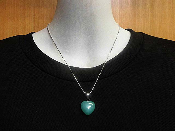 yurika akutsu ho. 緑色ハート型ペンダント ネックレス yurika akutsu ho. 緑色ハート型ペンダント ネックレス