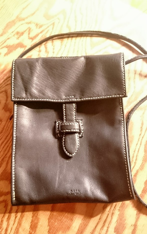 【dünn】～デュンショルダーバッグ～ 薄い黒革鞄 2枚目の画像