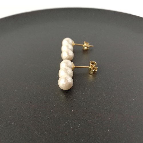 3連ラインパールピアス/イヤリング 縦ライン サージカルステンレス