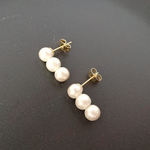 3連ラインパールピアス/イヤリング 縦ライン サージカルステンレス