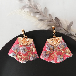 インド刺繍リボン　サーモンピンクピアス/イヤリング　Ｐ837 2枚目の画像