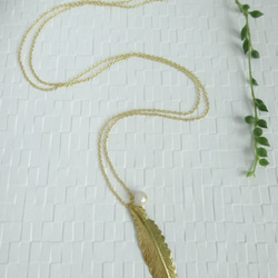 金色羽毛x棉珍珠項鍊N056 第4張的照片