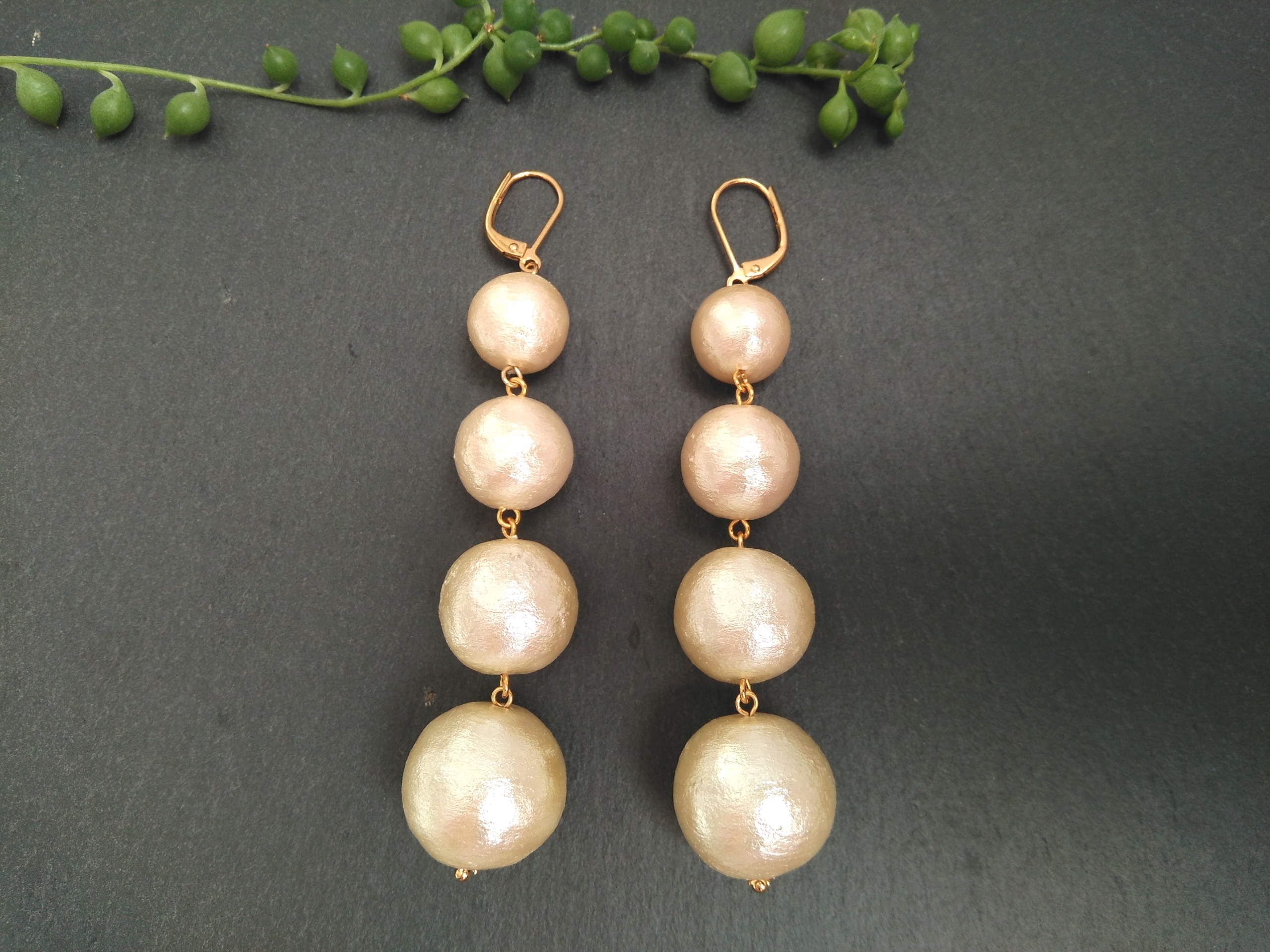 コットンパールボンボンピアス4　Ｐ550（イヤリング）