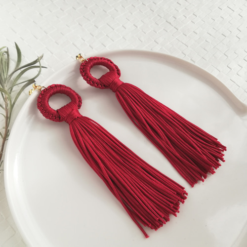 編みリングロングタッセルピアス レッド P785（イヤリング） ピアス