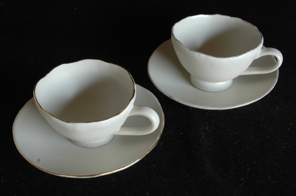 ９．白磁マット金金銀彩紅茶碗皿（ペア） 2枚目の画像