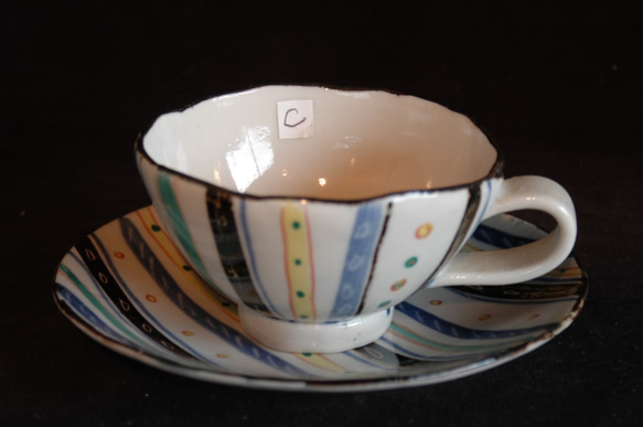 数量限定ハンドメイド2019　２１、上絵紅茶碗皿C,D（ペア） 2枚目の画像