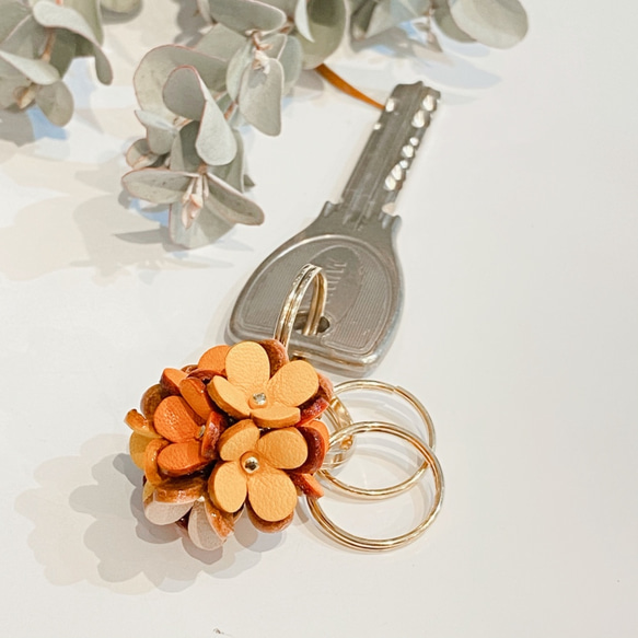 【新商品】カランコエ花のキーホルダー(花色イエローオレンジカラー) 3枚目の画像