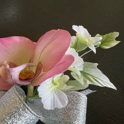胡蝶蘭のコサージュ(ピンク色)　クリアケース付き 5枚目の画像