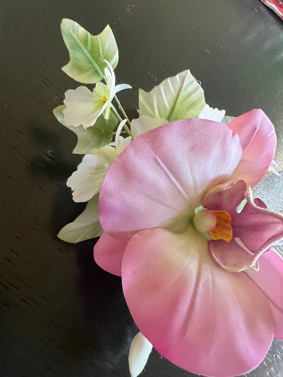 胡蝶蘭のコサージュ(ピンク色)　クリアケース付き 6枚目の画像