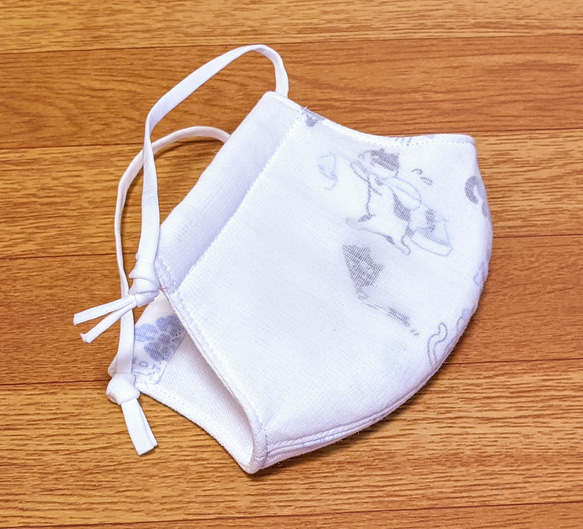 夏マスク!!シングルガーゼをかけたJapanese猫さんの柄の蚊帳生地と白色の２重ガーゼの立体マスク　(不織布入り)青 3枚目の画像