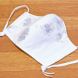 夏マスク!シングルガーゼをかけたJapanese猫さんの柄の蚊帳生地と白色の２重ガーゼの立体マスク　(不織布入り)ピンク 2枚目の画像