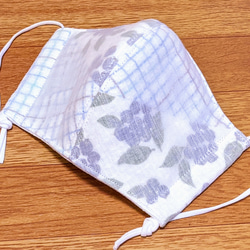 夏マスク!シングルガーゼをかけたブルーベリー柄とチェック柄の木綿生地と白色の２重ガーゼの立体マスク　(不織布入り) 2枚目の画像