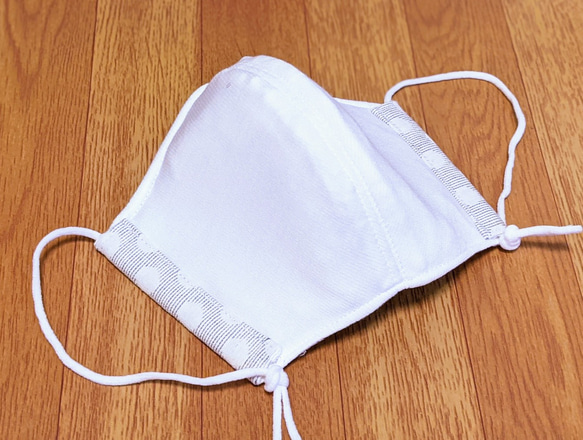 秋冬素材　水玉柄スペイン製ジャガード織生地と白色の２重ガーゼの立体マスク　(不織布入り) 5枚目の画像