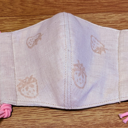 オーガニックコットンガーゼの立体マスク  (薄いベージュ·いちご柄) 2枚目の画像