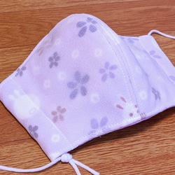 シルクジョーゼットをかけた薄い紫色にうさぎさん柄のタオル地とピンク色·水色チェック柄の２重ガーゼの立体マスク 1枚目の画像
