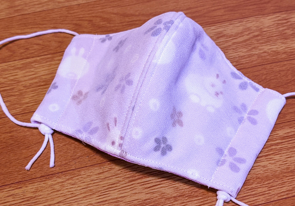 シルクジョーゼットをかけた薄い紫色にうさぎさん柄のタオル地とピンク色·水色チェック柄の２重ガーゼの立体マスク 5枚目の画像