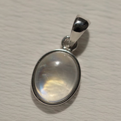 レインボームーンストーン　宝石質　小粒　ペンダントトップ　シンプル　ホワイトラブラドライト 9枚目の画像