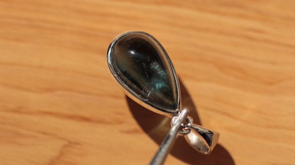インディゴライト　ブルートルマリン　希少　10月誕生石　宝石質　小粒　ペンダントトップ　シンプル 3枚目の画像