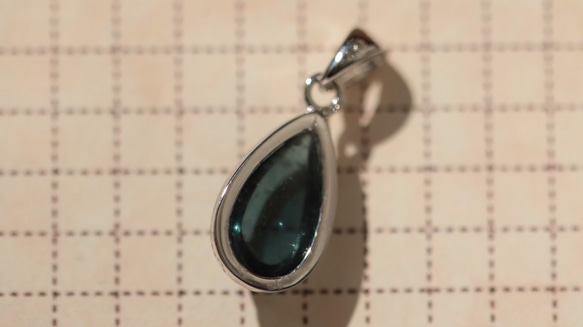 インディゴライト　ブルートルマリン　希少　10月誕生石　宝石質　小粒　ペンダントトップ　シンプル 10枚目の画像