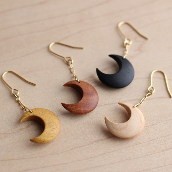 JACQUEMUS 木製と金属のピアス JACQUEMUS 木製と金属のピアス - アクセサリー本物