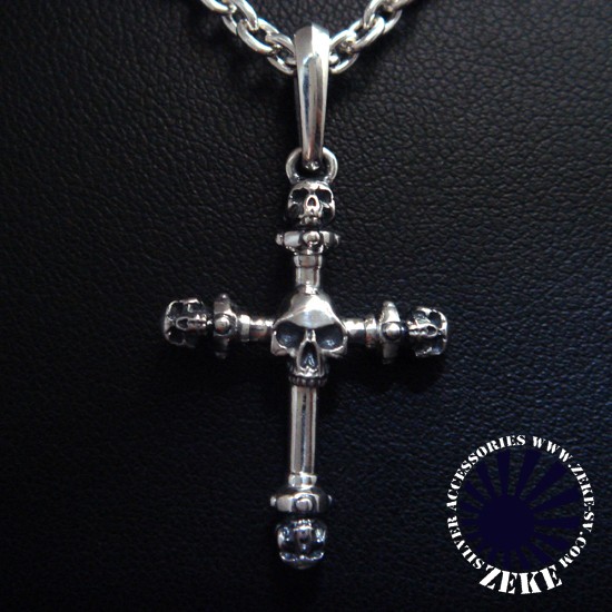 スカルズクロスペンダントトップ　（髑髏　十字）