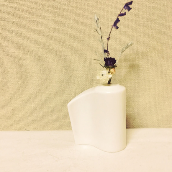 ” The white bud vase ” 3枚目の画像