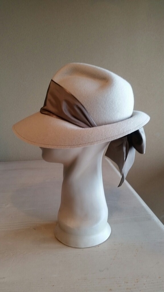 ドレッシーな中折れ (サンドベージュ)［再販］