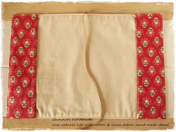 ブックカバーA5サイズ　左右開き 手帳カバー ノートカバー　南仏プロバンス風　赤い小花 4枚目の画像