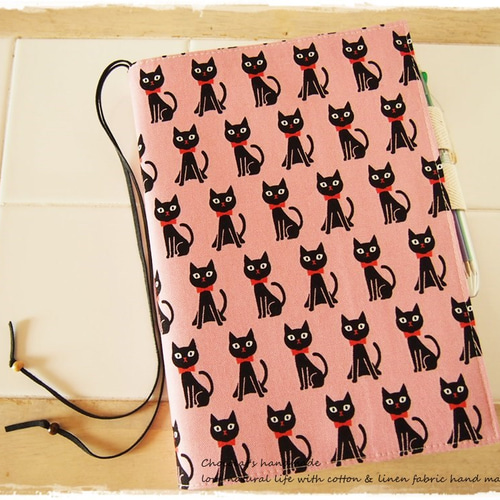 ほぼ日手帳(カズンサイズ)猫の顔刺繍 手帳カバー ピンク 突っつい