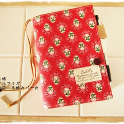 ほぼ日手帳カバー*オリジナルサイズ　RED　赤小花　小紋柄ｘタグ　北欧風 1枚目の画像