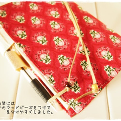 ほぼ日手帳カバー*オリジナルサイズ　RED　赤小花　小紋柄ｘタグ　北欧風 4枚目の画像