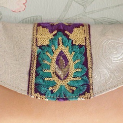 ヌメ革の刺繍クラッチバッグ 3枚目の画像