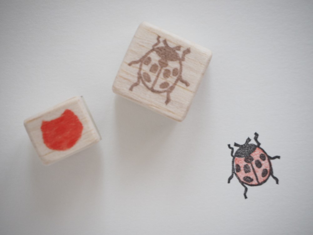 消しゴムはんこNo.91 ちびくまとてんとう虫 消しゴムはんこNo.91 ちびくまとてんとう虫
