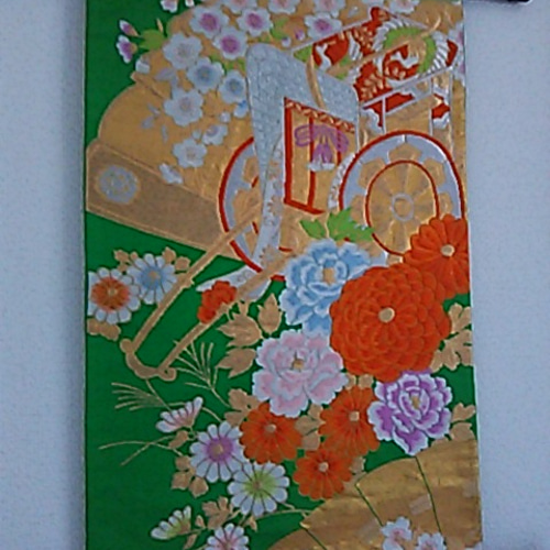 菊の花掛け軸でーす^_^ 四季花の掛軸 年中掛けの商品で四季折々の花を収めた作品。 高貴