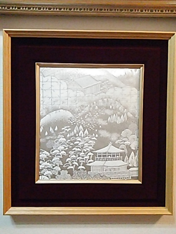 琳和 和風  アート プラチナ銀箔二重織雲に金閣寺 額縁 1枚目の画像