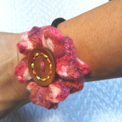お花とボタンのヘアゴム  手編み   送料無料 3枚目の画像