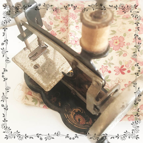 アンティーク ドイツのトイミシン その他インテリア雑貨 chez