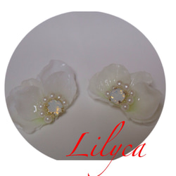 Float like a Butterfly Earrings/Pierce　（White） 1枚目の画像