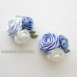 リボンの薔薇とミニローズのコサージュ　ブルー② 3枚目の画像