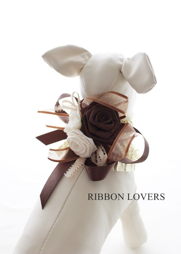 リボンの薔薇の犬・猫アクセサリー(首飾り・ネックレス)ブラウン 1枚目の画像