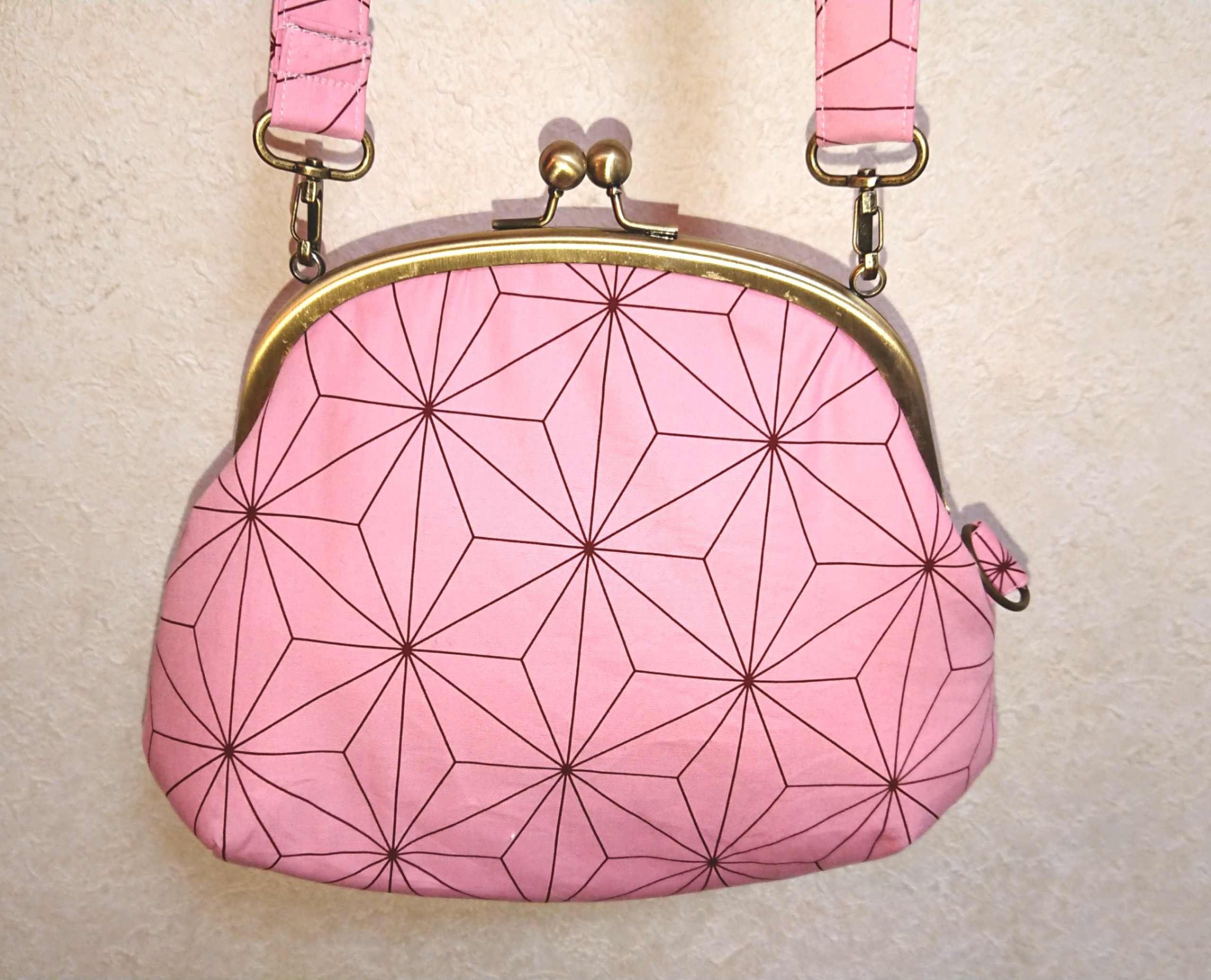 ☆送料無料☆口金幅20.5cmがまぐちポシェット麻の葉ピンク