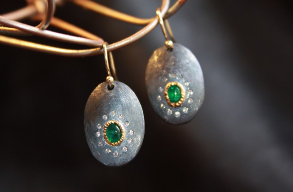 Modermitive Emerald Earrings 1枚目の画像