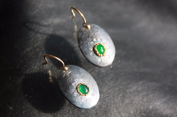 Modermitive Emerald Earrings 2枚目の画像