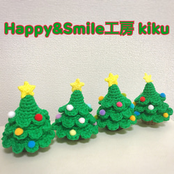 毛糸で作ったミニクリスマスツリーマスコット 1枚目の画像