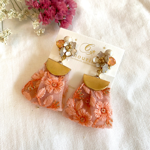 桜咲く刺繍リボンイヤリング／ピアス イヤリング・ノンホールピアス 