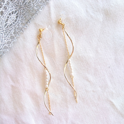 481】パールビーズとツイストパーツのピアス／イヤリング 481】パール