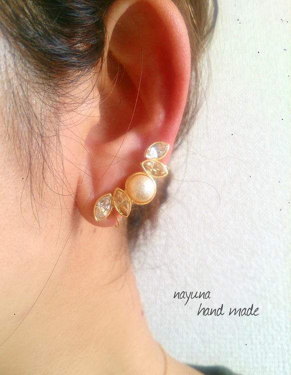“一隻耳朵”金色珠寶耳環 第4張的照片