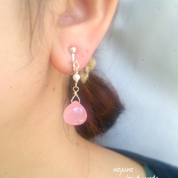 “14kgf”櫻桃色玉髓和淡水珍珠耳環 第4張的照片