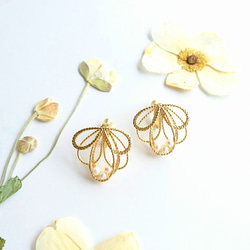 花瓣和淡水珍珠耳環 第2張的照片
